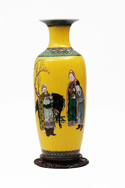 Appraisal: A Chinese rouleau vase th Centurydecorated in the famille verte