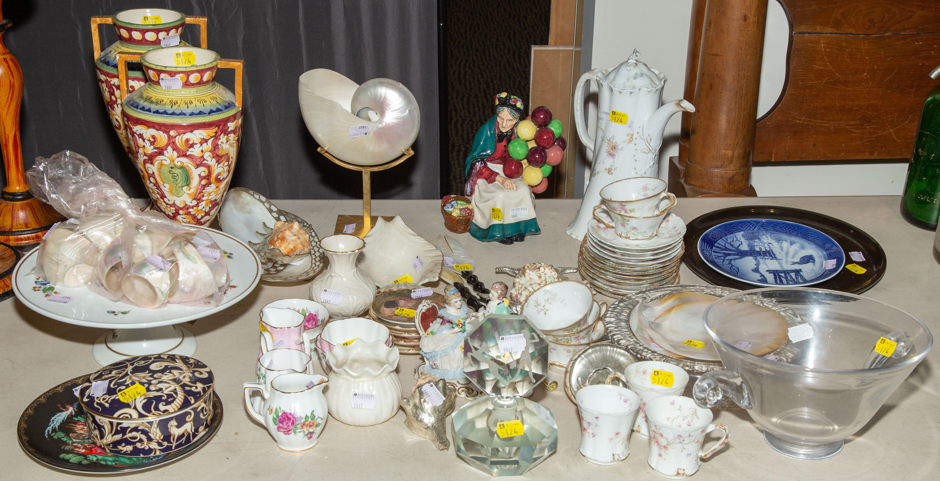 Appraisal: A GROUP OF DECORATIVE ITEMS Includes decorative shells a Royal