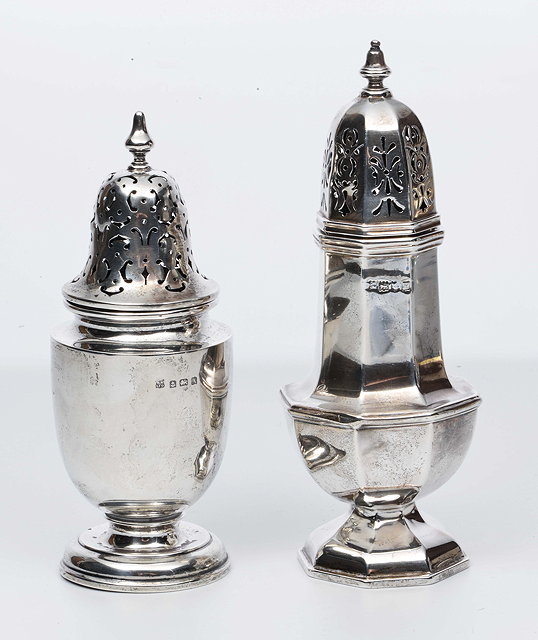 Appraisal: AN EARLY TH CENTURY SILVER SUGAR CASTOR of octagonal form