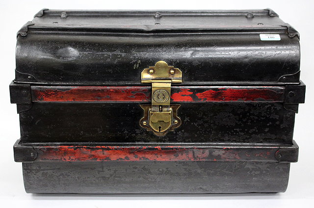 Appraisal: AN OLD BLACK PAINTED TIN LUGGAGE TRUNK with carrying handles