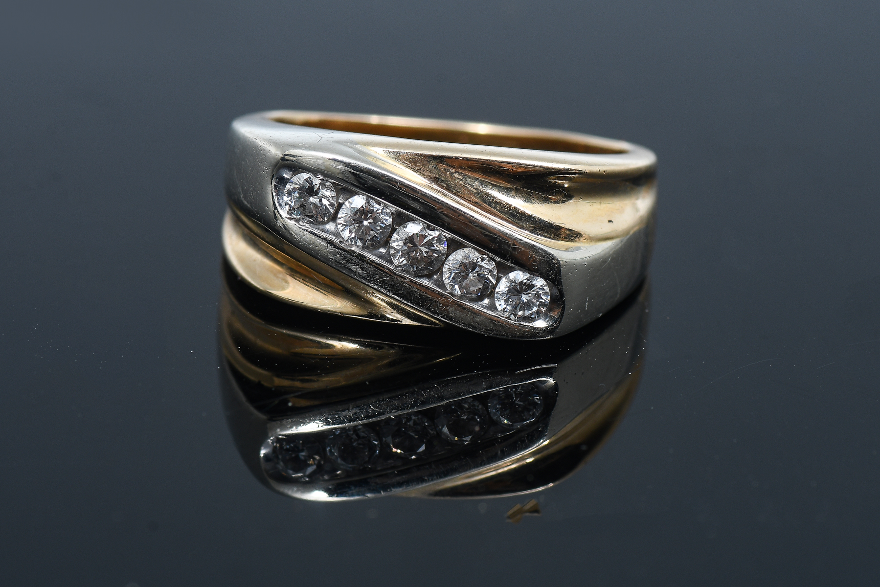 Appraisal: GENTS K DIAMOND RING Vintage K yellow gold diamond ring