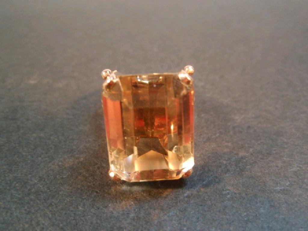 Appraisal: A citrine set ladies dress ring in yellow metal