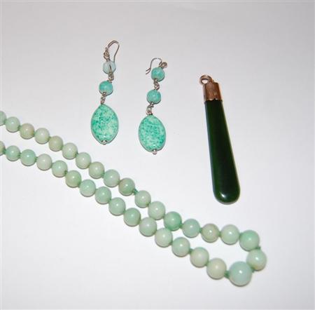 Appraisal: A collection of items to included three assorted jadeite bead