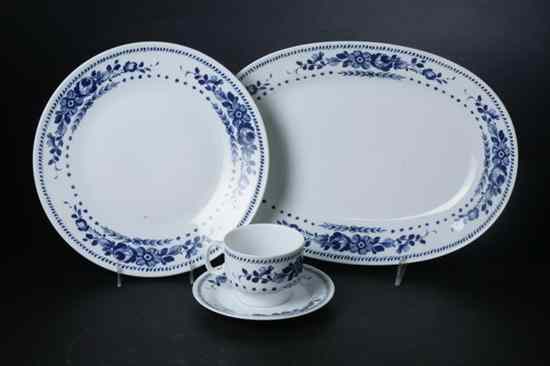 Appraisal: -PIECE RICHARD GINORI PORCELAIN DINNER SERVICE Including dinner plates salad