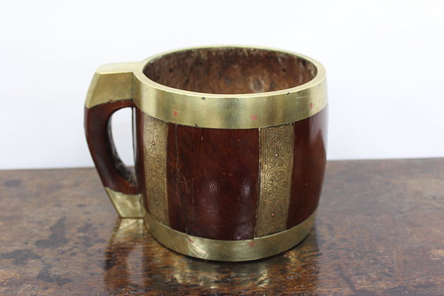 Appraisal: A TH CENTURY BRASS BOUND WOODEN TANKARD cm diameter