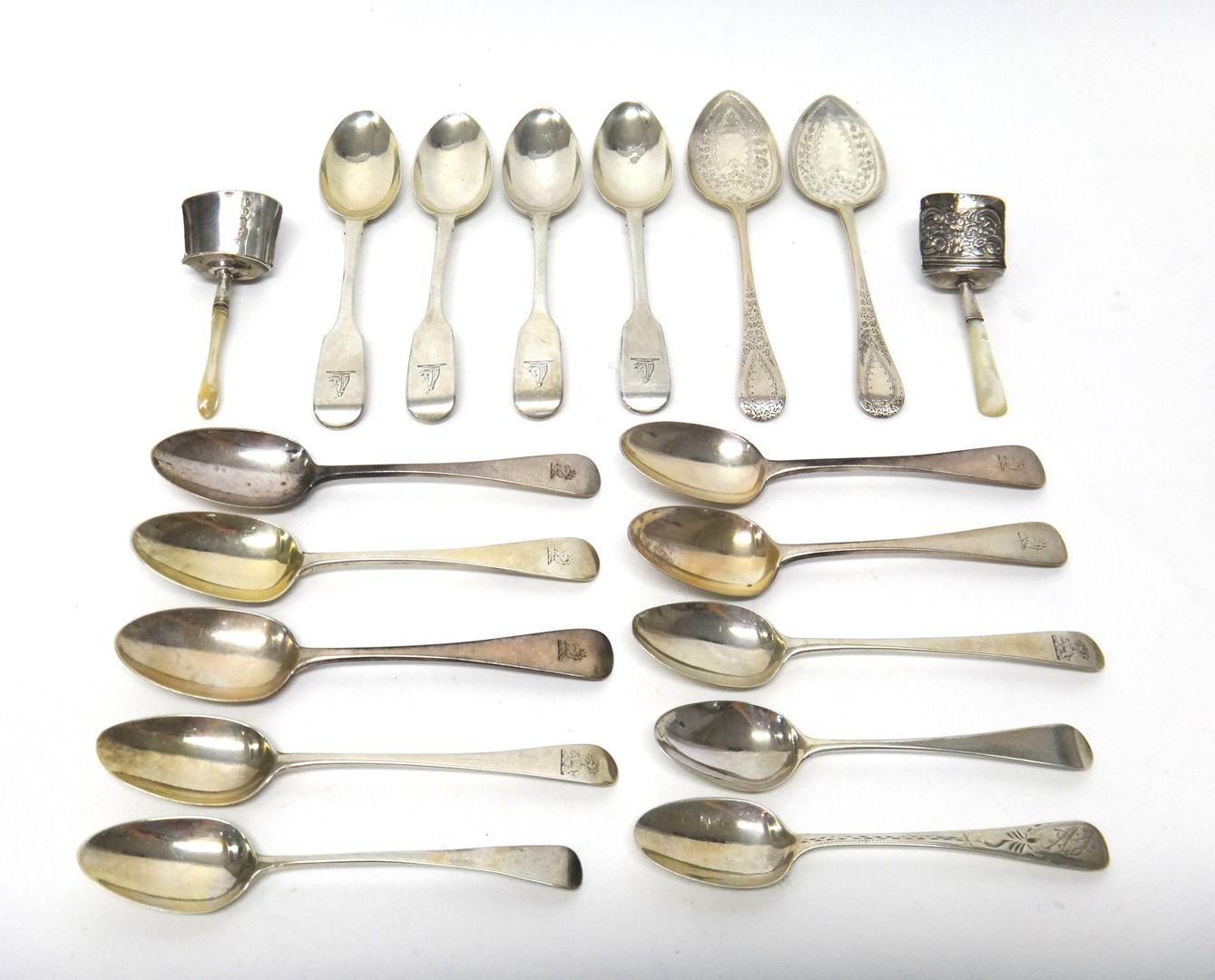 Appraisal: A pair of Victorian Old English pattern preserve spoons with