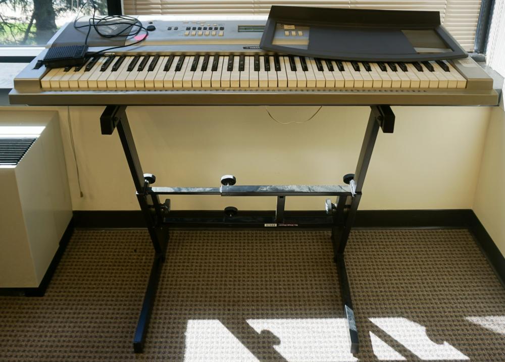 Appraisal: YAMAHA YPG- ELECTRIC PIANO WITH STAND H OVERALL IN CM