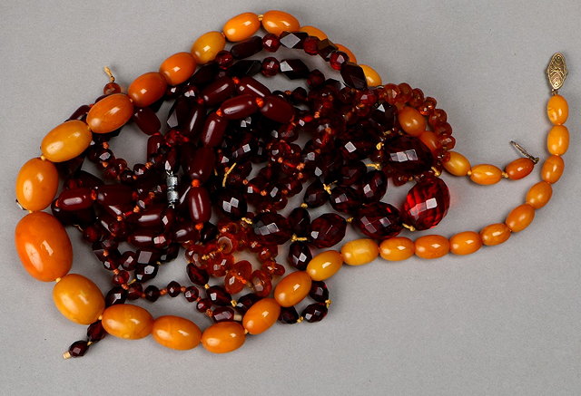 Appraisal: A RECONSTITUTED AMBER BEAD NECKLACE long and five further bead