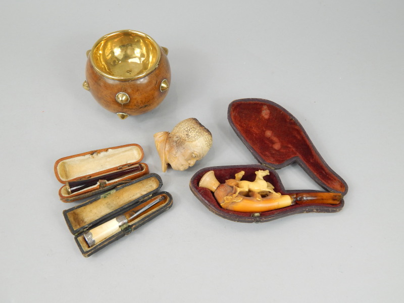 Appraisal: Various smoking related items to include a meerschaum pipe carved