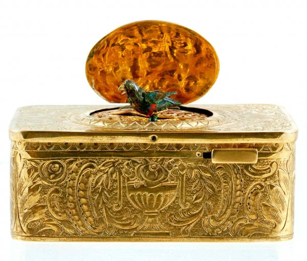 Appraisal: A key wind gilt brass mechanical singing bird music box