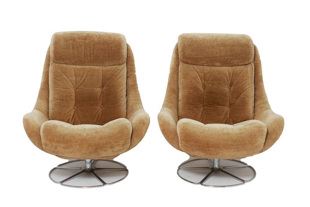 Appraisal: Mid-Century Modern Swivel Lounge Chairs Pair Pair of mid-century modern