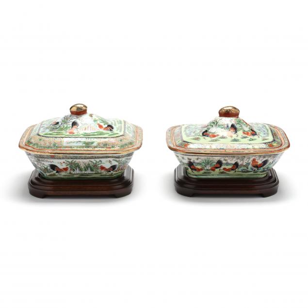 Appraisal: A MATCHED PAIR OF CHINESE COCKEREL ROOSTER PORCELAIN SERVING DISHES