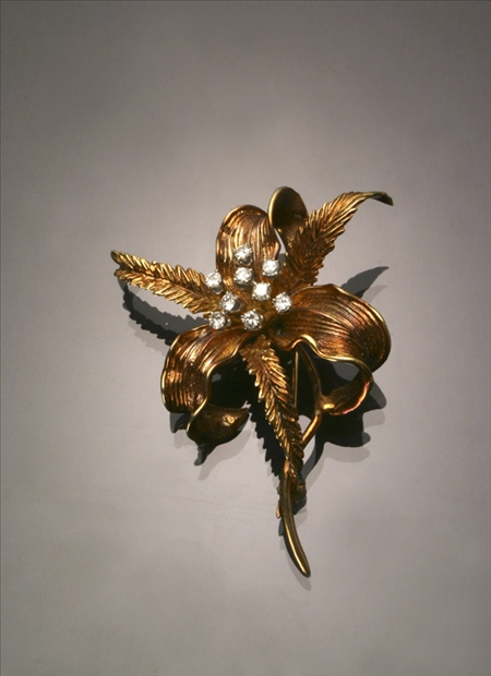 Appraisal: -Karat Yellow-Gold and Diamond Lily Brooch The stamen set with