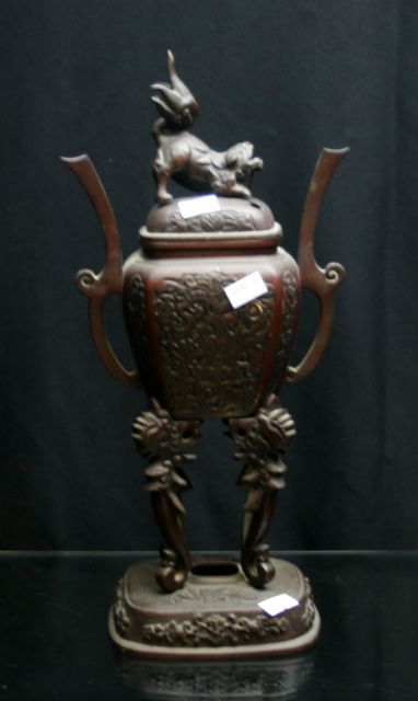 Appraisal: A Chinese bronze koro