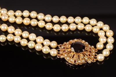 Appraisal: A two-row cultured pearl necklace with garnet and pearl set