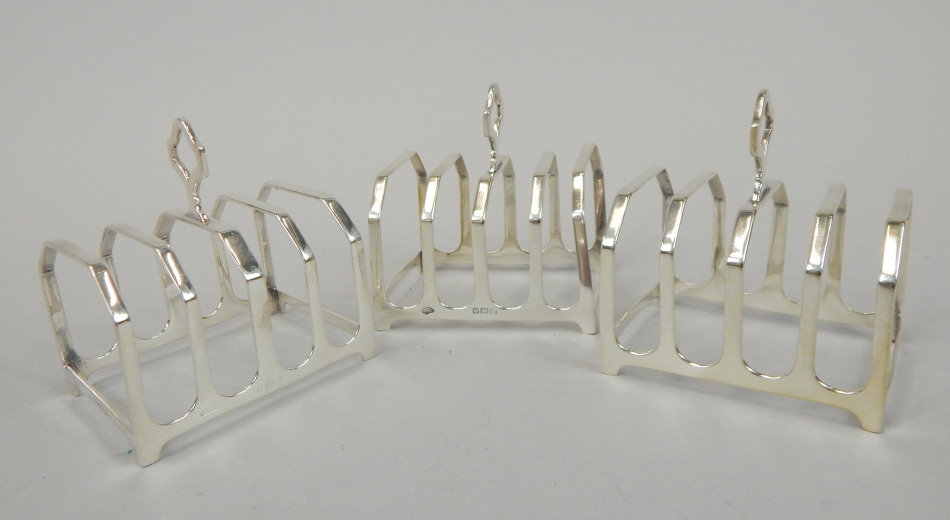 Appraisal: A pair of George V silver four division toast racks