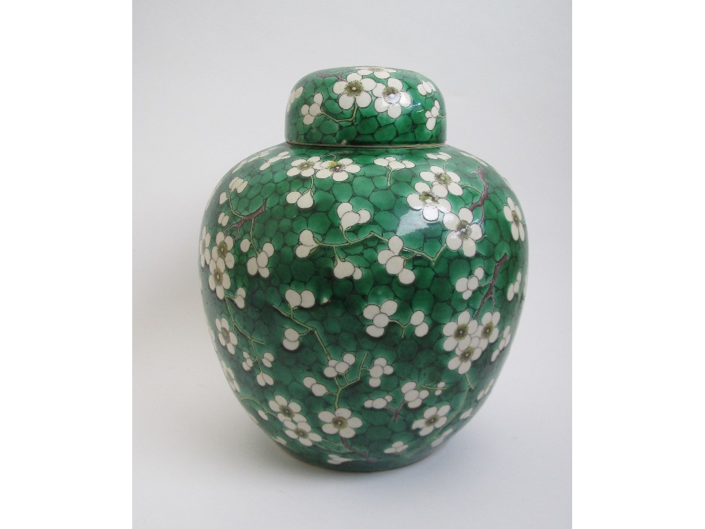 Appraisal: A Chinese famille verte ginger jar and cover painted with