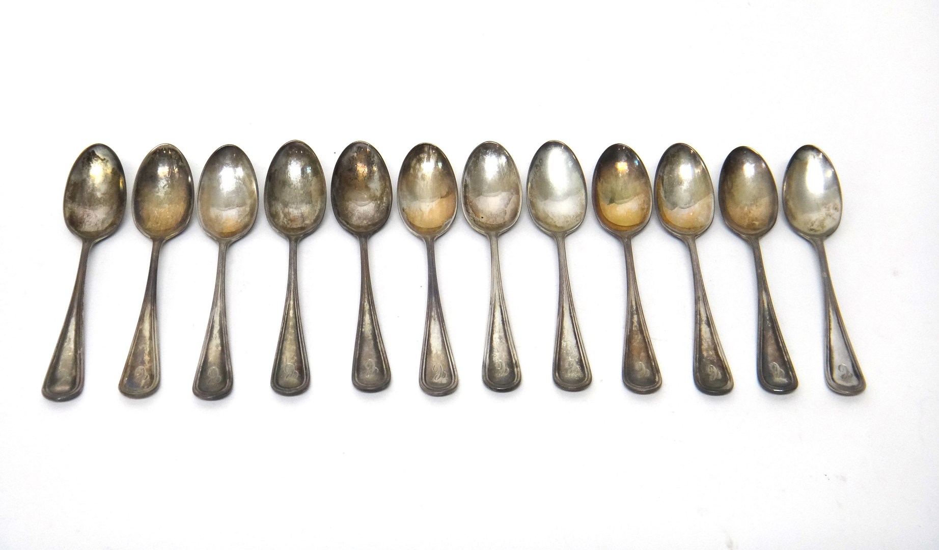 Appraisal: A set of twelve Sterling reed edged tea spoons detailed