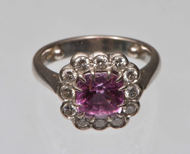 Appraisal: A PINK SAPPHIRE AND DIAMOND SET DRESS RING claw set