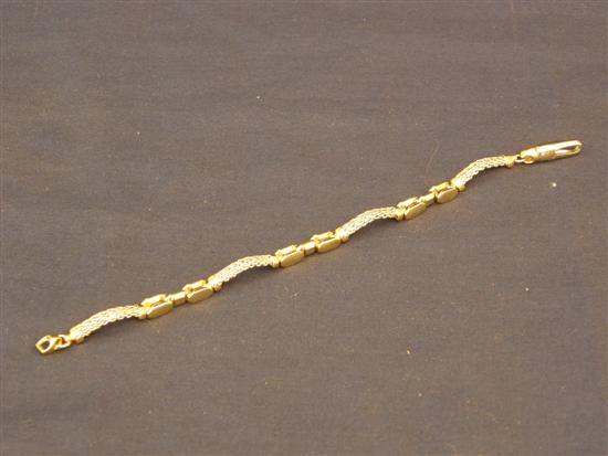 Appraisal: ct gold ladies bracelet with textured decoration stamped