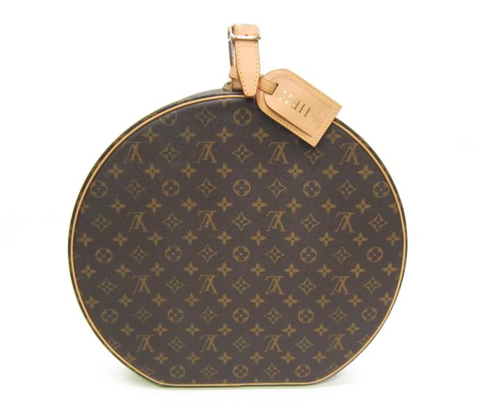 Appraisal: A LOUIS VUITTON HAT BOX IN MONOGRAM CANVAS A LOUIS