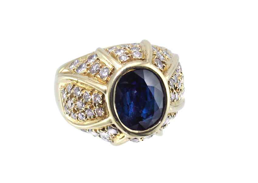 Appraisal: K GOLD SAPPHIRE AND DIAMOND BOMBAY STYLE RING K yellow