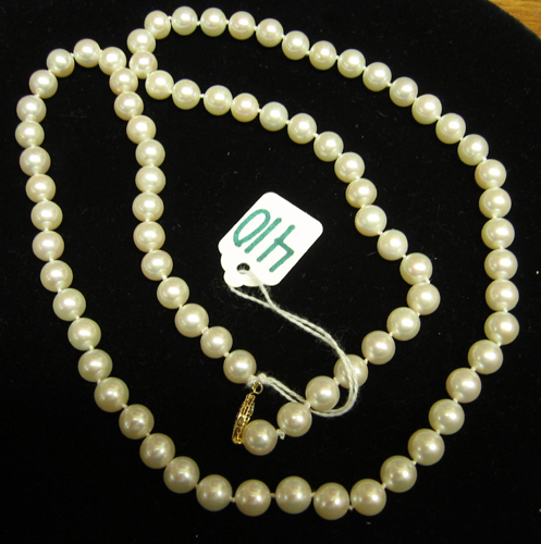 Appraisal: PEARL AND FOURTEEN KARAT GOLD NECKLACE The inch necklace is