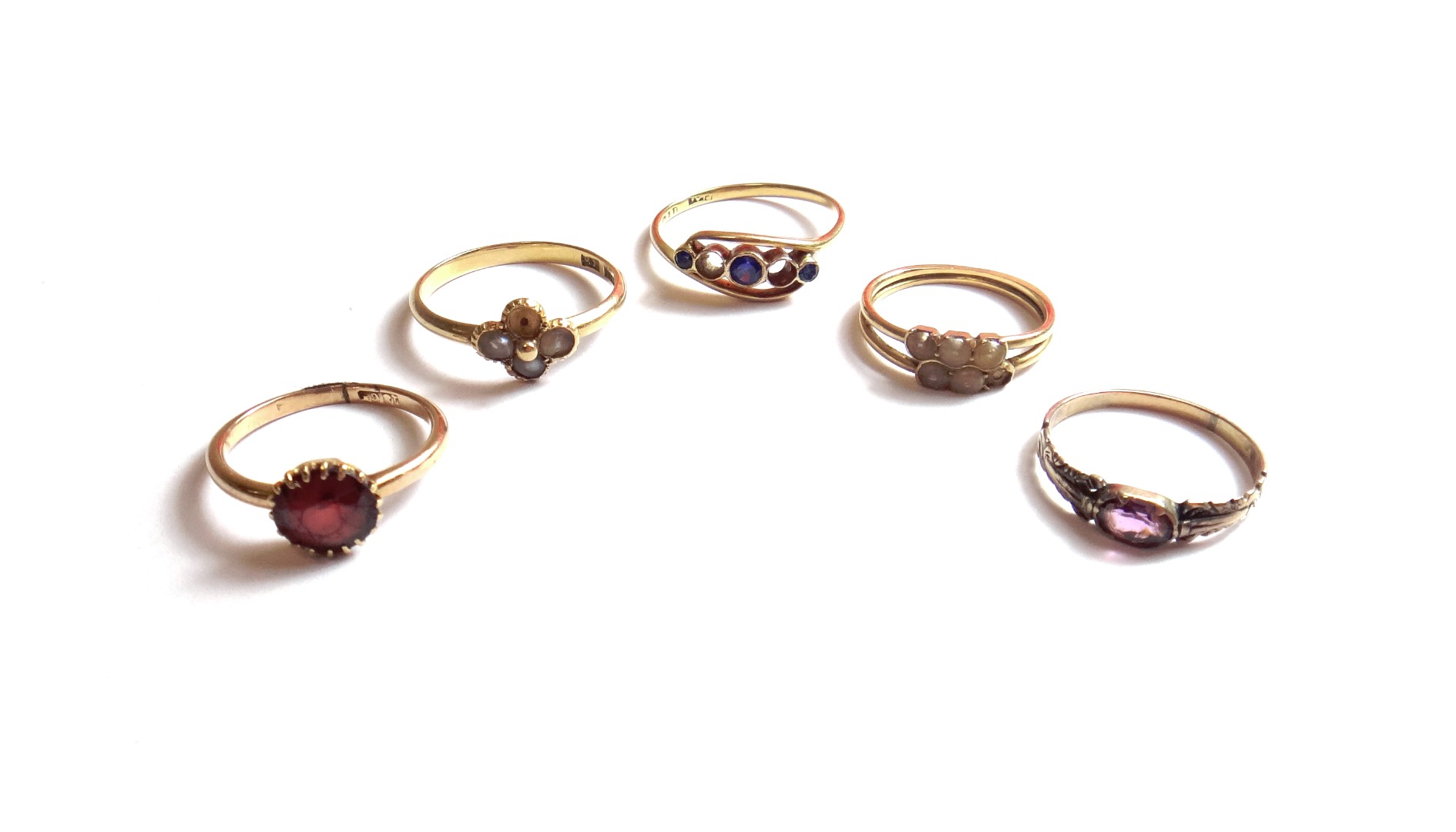 Appraisal: A garnet set single stone ring probably mid th century