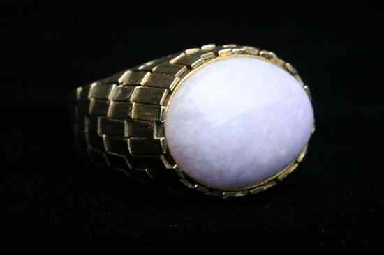 Appraisal: K YELLOW GOLD AND LAVENDER JADE OVAL CABOCHON DOME RING