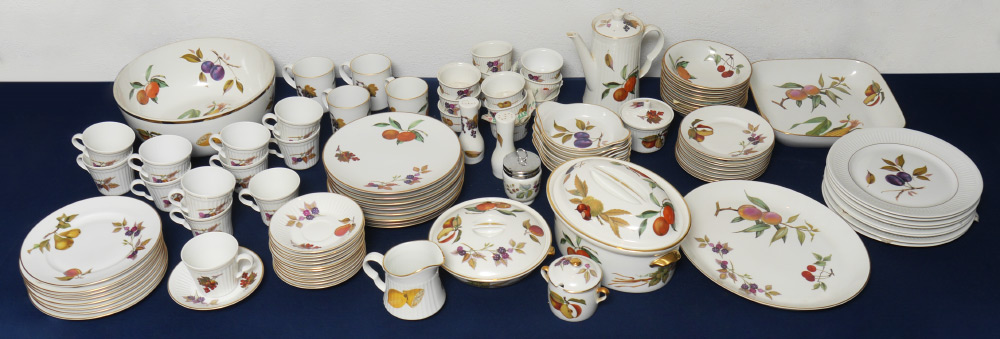 Appraisal: PIECE ROYAL WORCESTER EVESHAM CHINA SERVICE Approx pieces in the