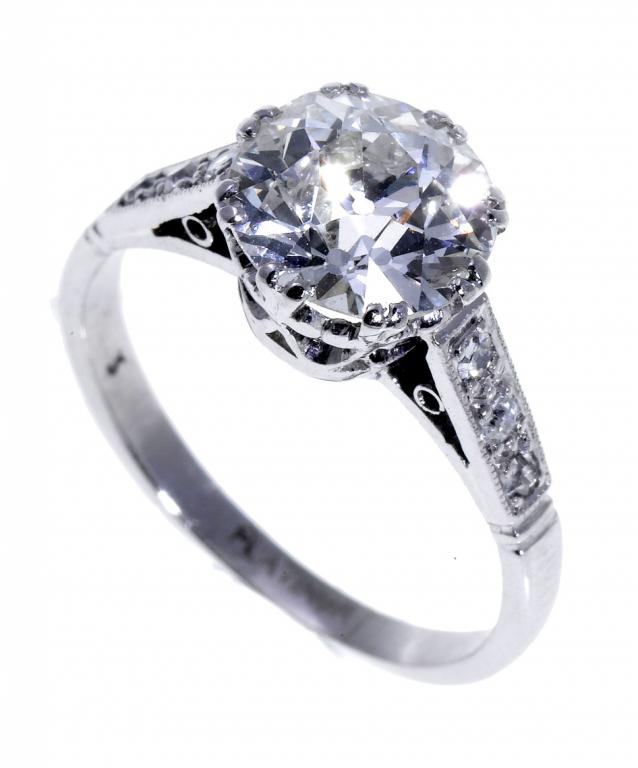 Appraisal: A DIAMOND SOLITAIRE RING the round brilliant cut diamond weighing