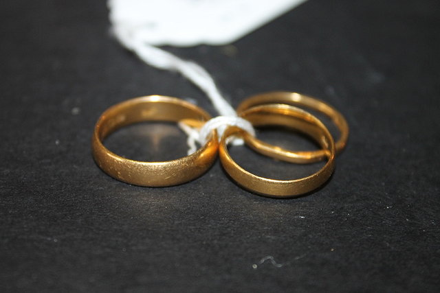 Appraisal: THREE CT GOLD SIGNET RINGS grams