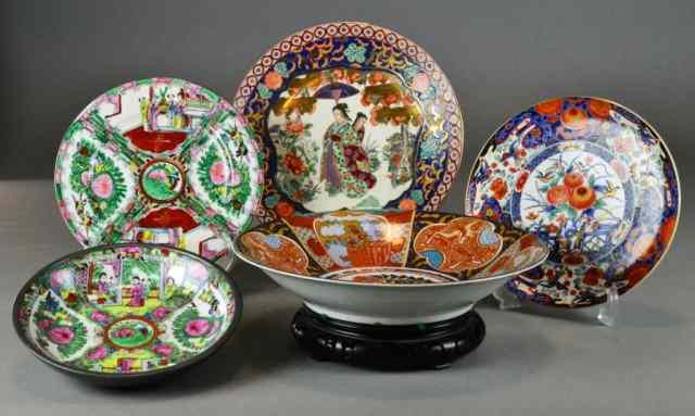 Appraisal: Pieces Chinese And Japanese PorcelainTo include a Chinese Famille rose