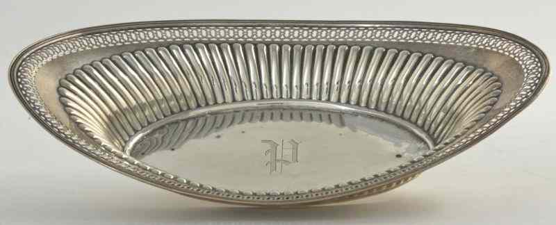 Appraisal: Sterling Silver Bread Trayreeded thread pattern rim pierced border conventional