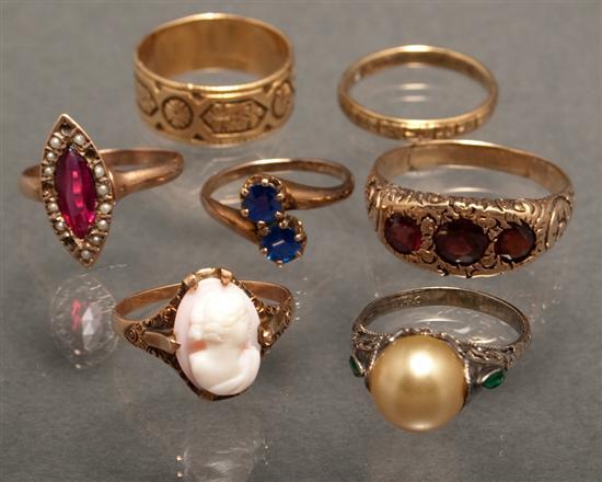 Appraisal: Assortment of Victorian gold gemstone pearl and cameo rings