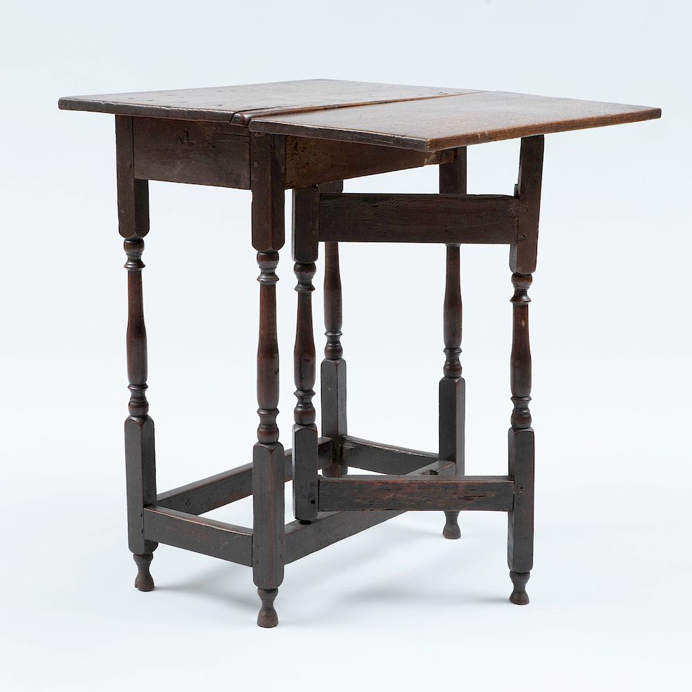 Appraisal: William and Mary Oak Dropleaf Table Fitted with one leaf