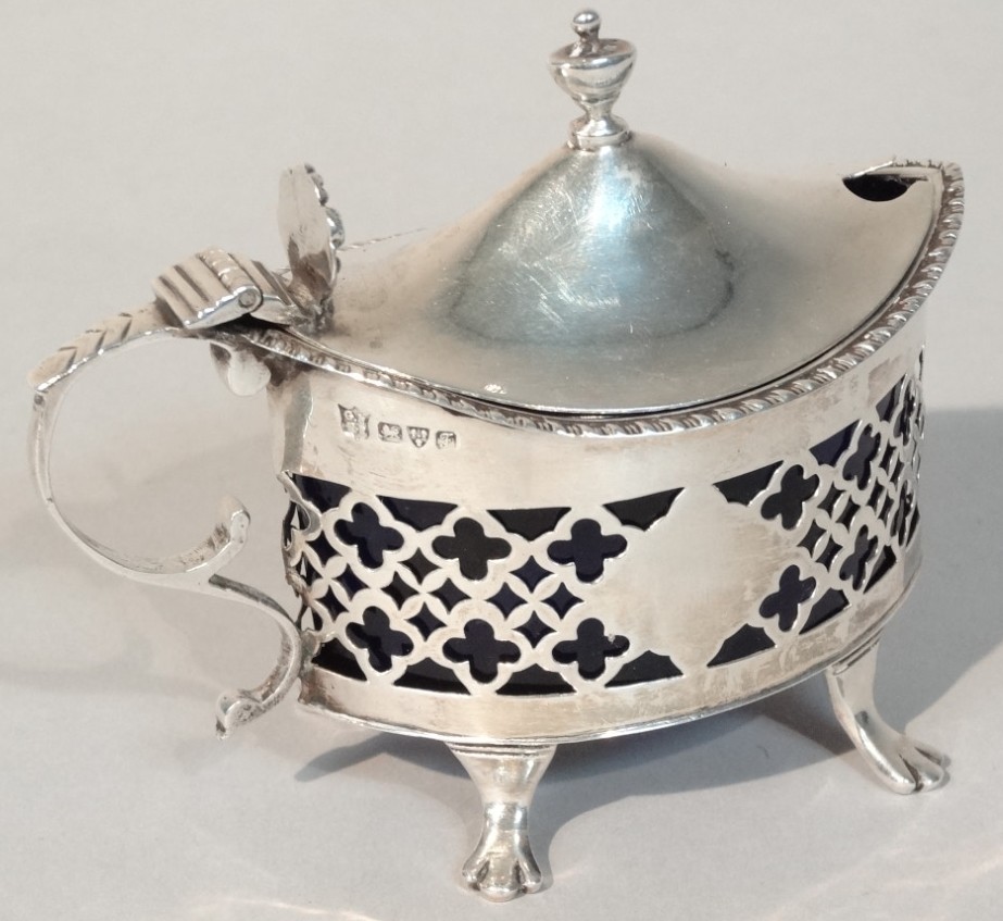 Appraisal: An Edwardian silver mustard pot by George Nathan and Ridley