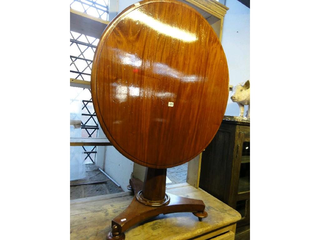 Appraisal: A small Victorian mahogany tilt top breakfast table of circular