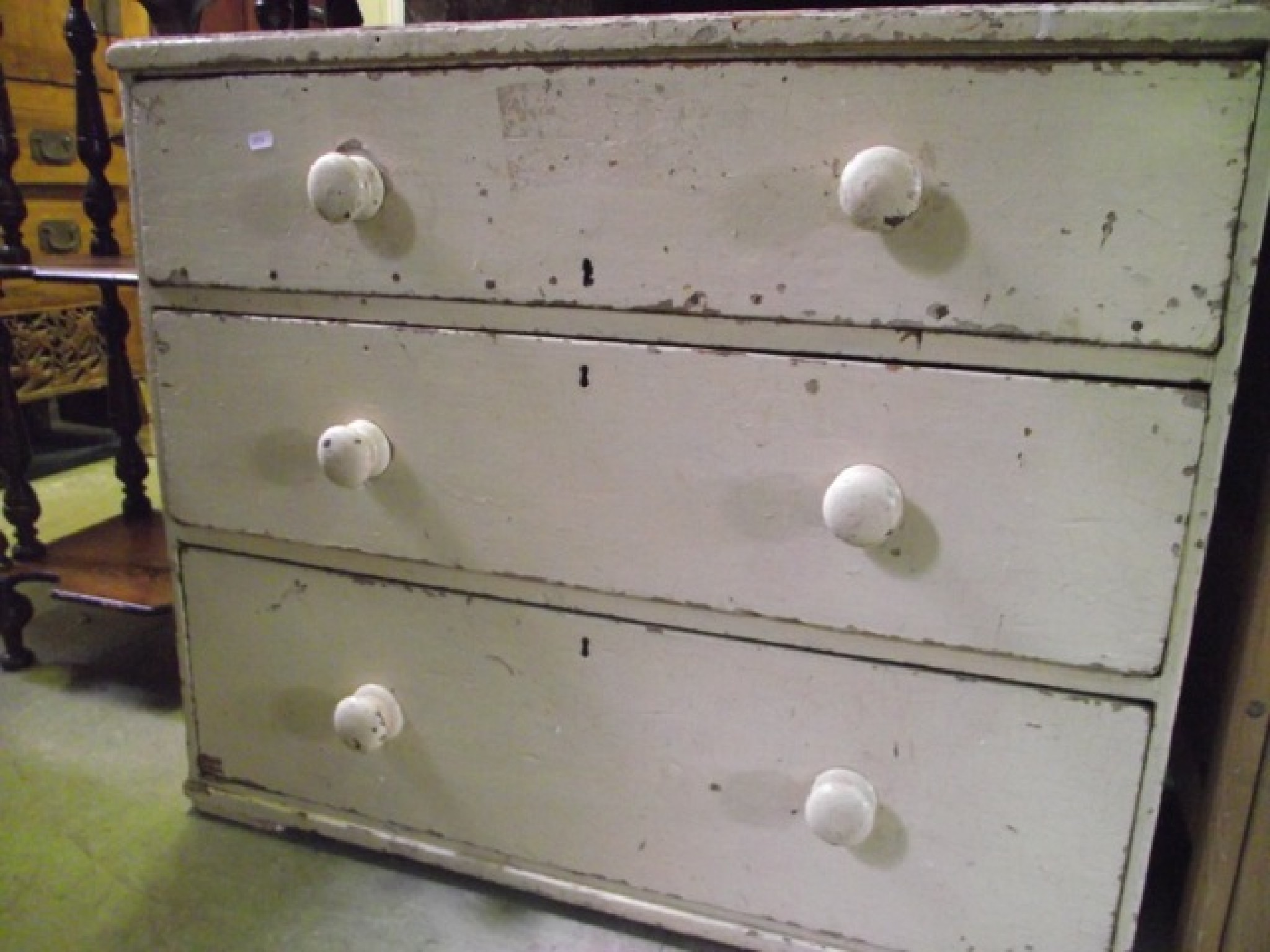 Appraisal: A Victorian pine bedroom chest of three long graduated drawers