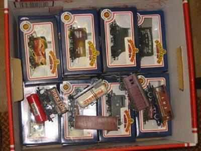 Appraisal: Twenty five goods trucks by Bachmann and others including box