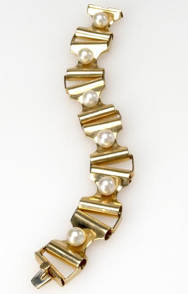 Appraisal: ORRO JEWELS NEW YORK PEARL AND GOLD LINK BRACELET k