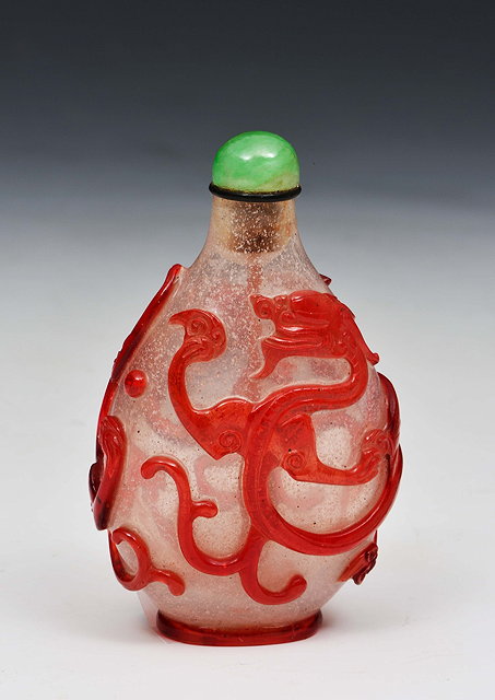 Appraisal: A CHINESE FLATTENED PEAR SHAPED BEIJING CAMEO GLASS SNUFF BOTTLE