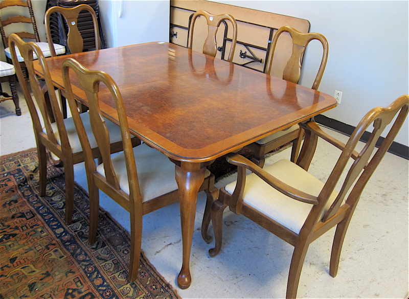 Appraisal: QUEEN ANNE STYLE DINING TABLE AND CHAIR GROUP WITH LEAF