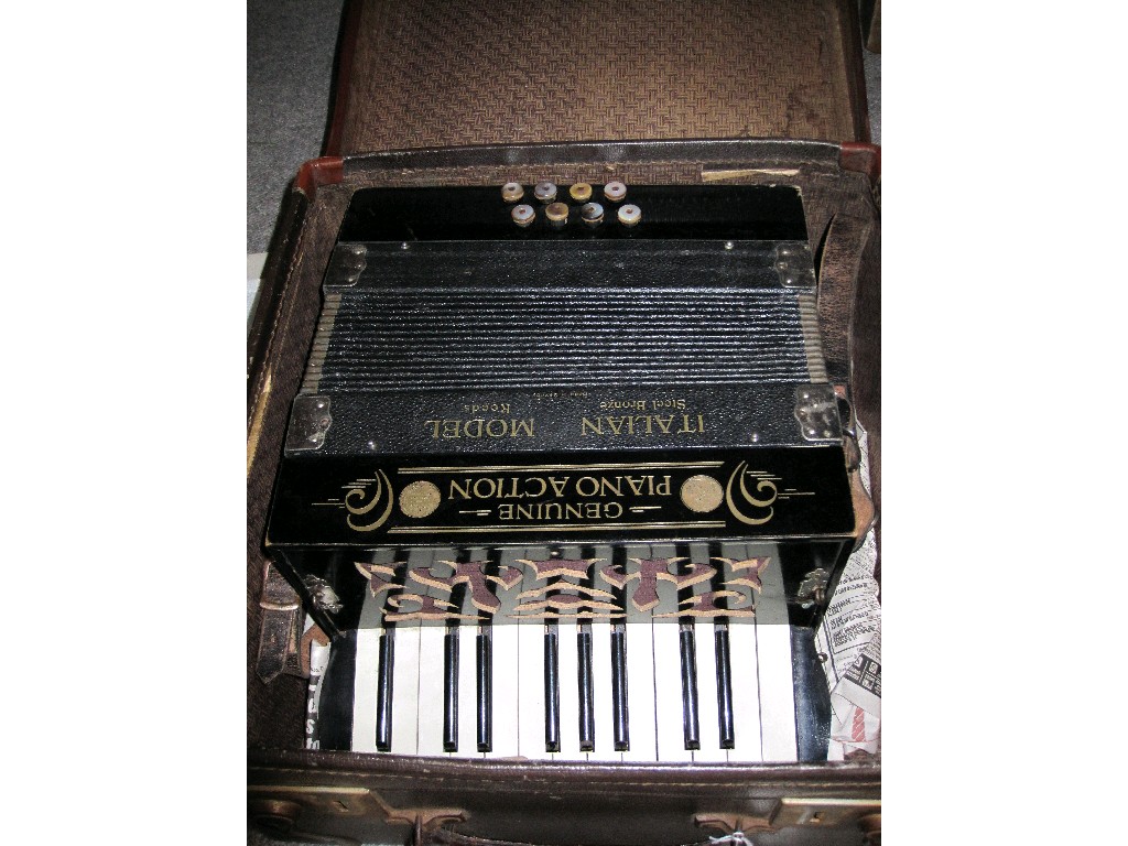 Appraisal: Piano action squeeze box in case