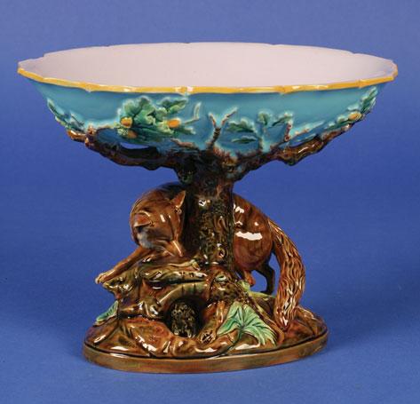 Appraisal: A GEORGE JONES TYPE MAJOLICA COMPORT the oval dish on