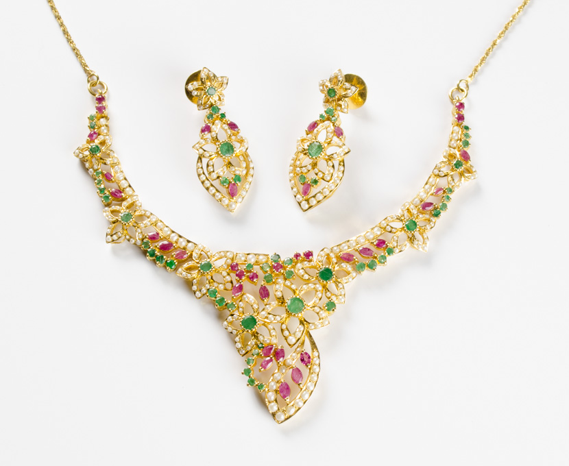 Appraisal: TWENTY-TWO KARAT GOLD NECKLACE AND EARRING SET including a necklace