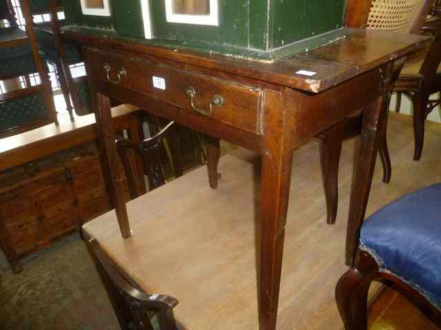 Appraisal: A GEORGIAN OAK SIDE TABLE fitted with single frieze drawer