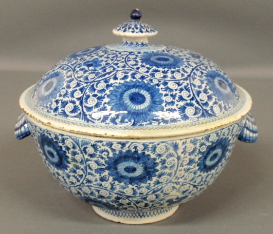 Appraisal: - Dutch blue and white Delft covered bowl with floral