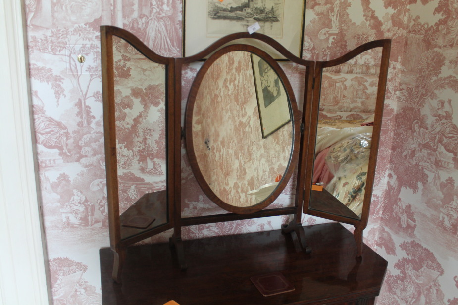 Appraisal: An Edwardian mahogany dressing table triple mirror cm high cm