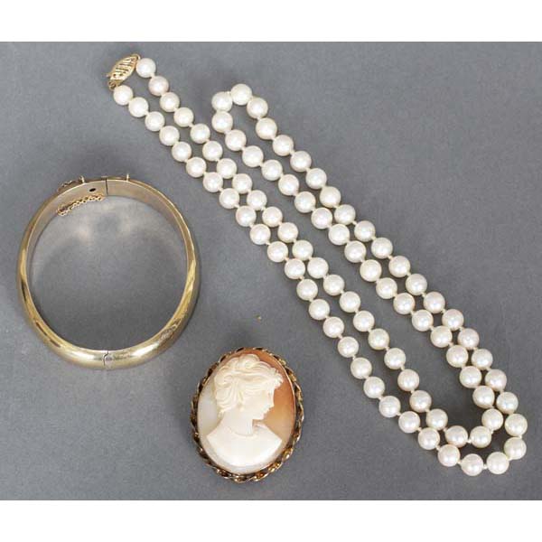 Appraisal: Shell cameo pin pendant pearl strand with gold clasp and